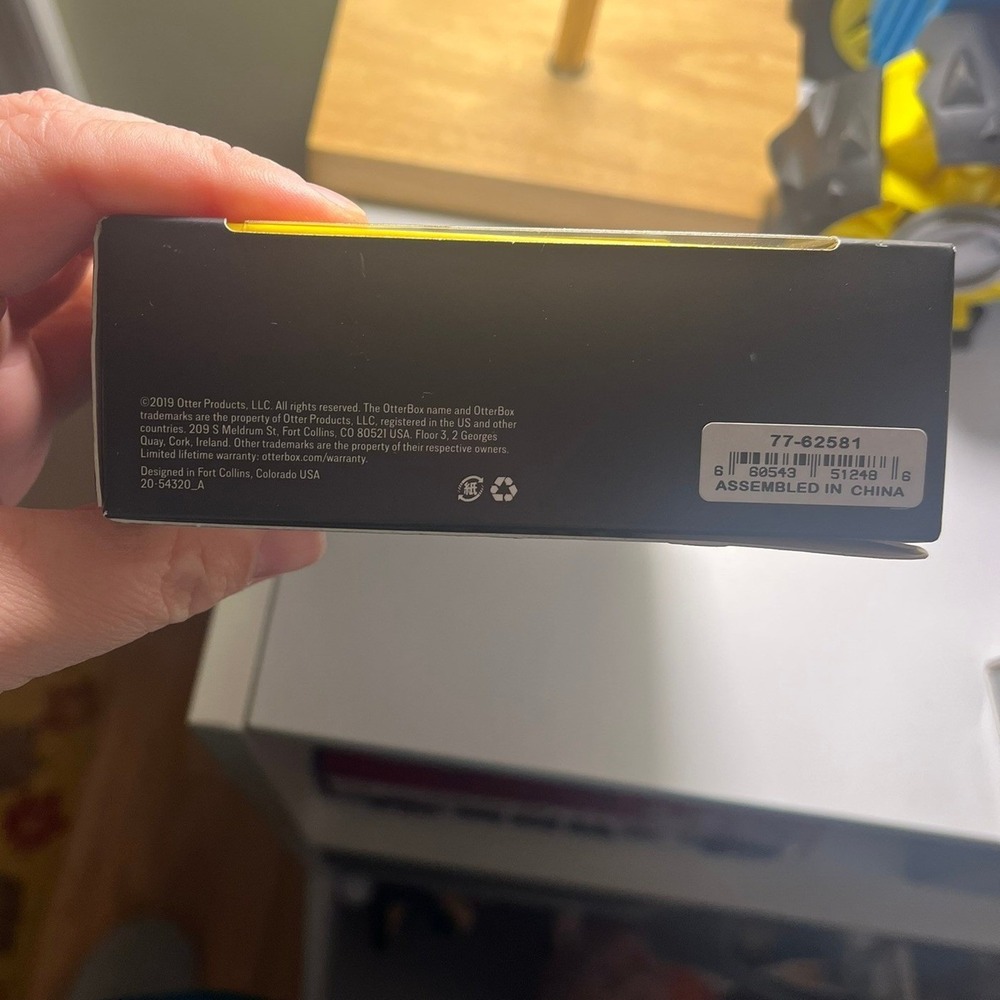 NEW OtterBox Defender Series Rugged Protection Screenless Ed. Iphone 11 Pro Max - Picture 6 of 6